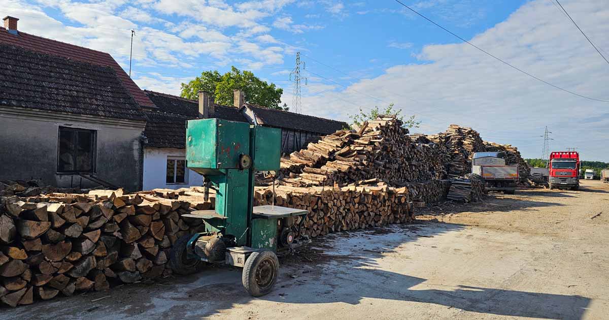 Drva za ogrev Sremska Mitrovica Lacarak Ivica Todorović